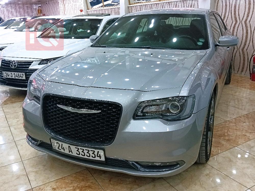 کرایسلەر 300